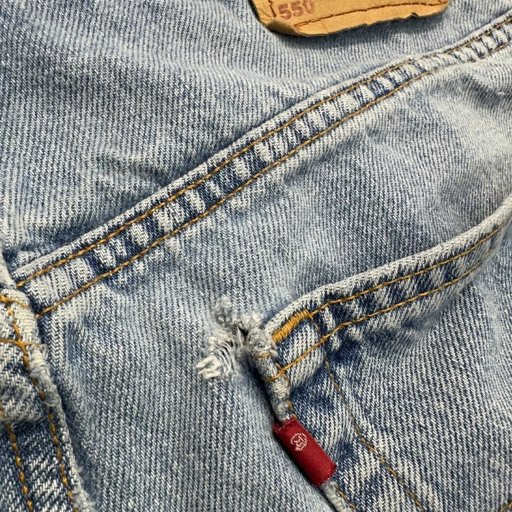 Levi's 550 Relaxed Fit Light Wash VTG 90s USA Denim / Mens 38x32